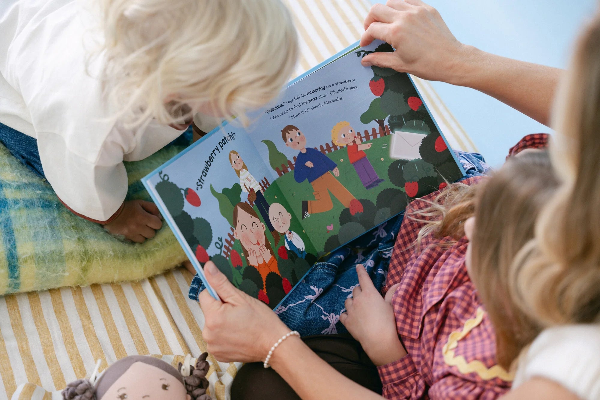 The Great Family Treasure Hunt book by Ziggli featuring colorful cover and illustrations for fun family activities.